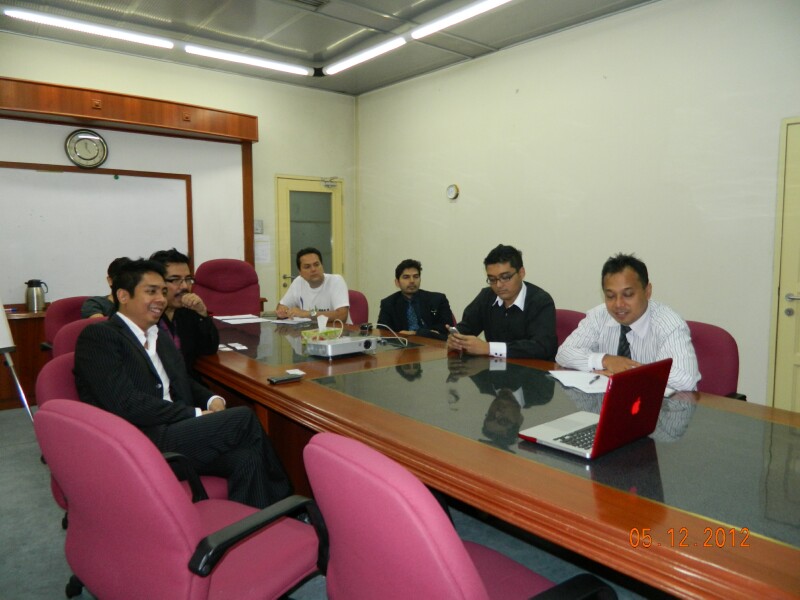 Ahmad Norhad (MOSTI) looking over the Ahmad Norhad (MOSTI) looking over the